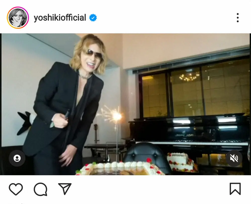 【画像・写真】YOSHIKI　お茶目なバースデー動画披露　誕生日ケーキの花火に「怖いよ」水をかけ肩を落とす姿も
