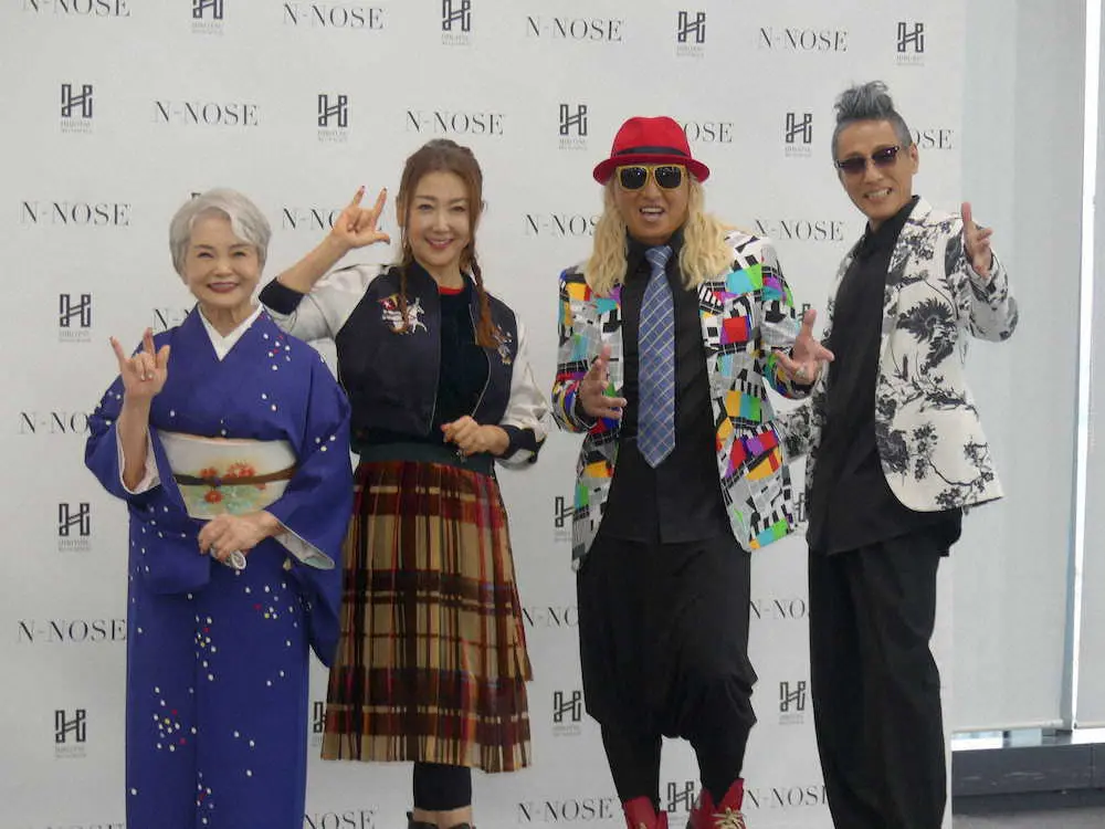 がん早期検査啓発キャンペーンに参加した（左から）東英子さん、東ちづる、DJ　KOO、motsu