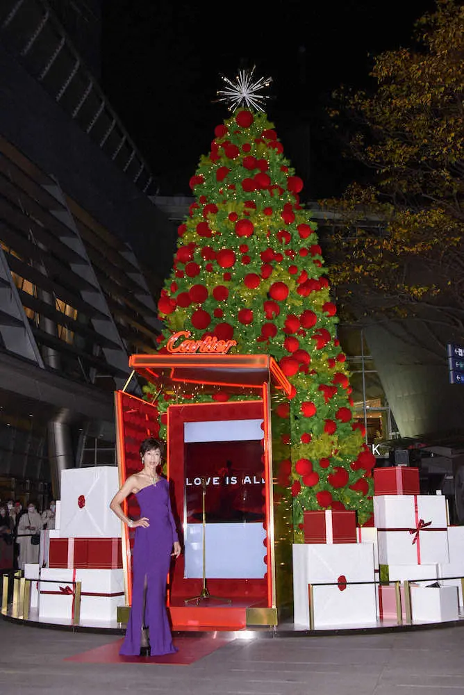 カルティエのクリスマスツリー点灯式に出席した鈴木保奈美（撮影:田中　景子）