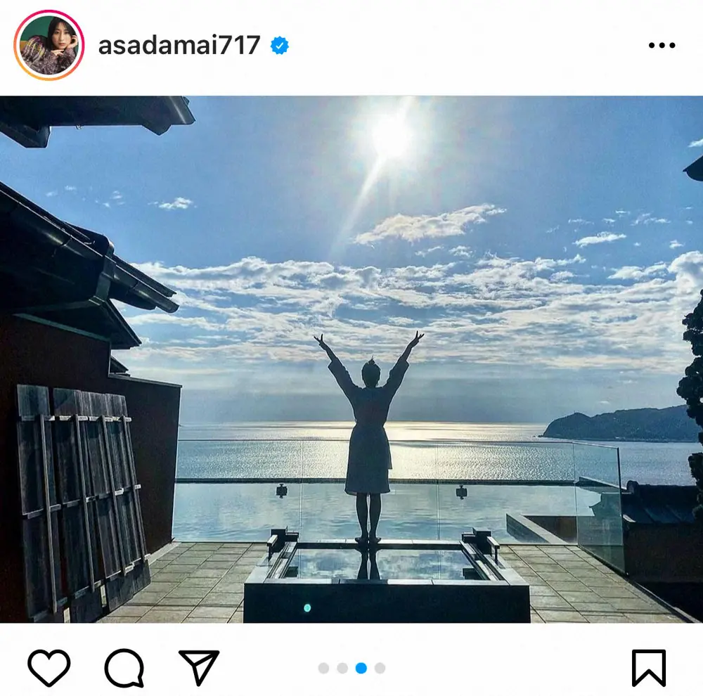 【画像・写真】浅田舞　海が一望できる絶景を満喫する姿に「空に浮いてるみたい」「最高なリフレッシュ」「女神が見えた」