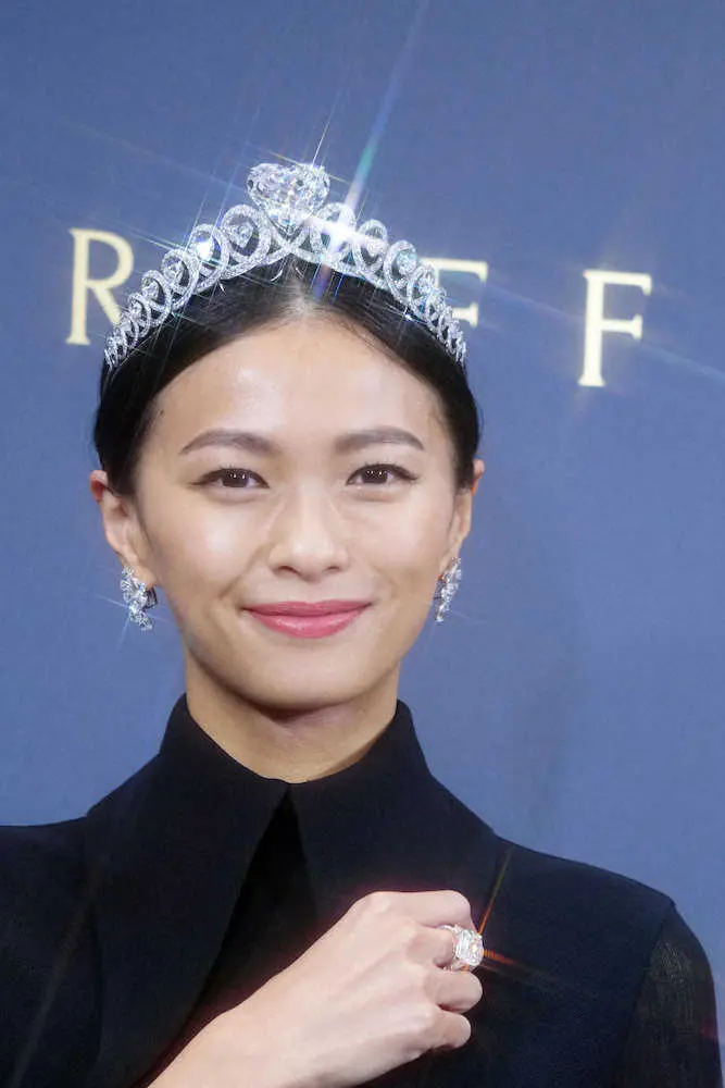 【画像・写真】榮倉奈々　うっとり100億円の輝き「パワーをもらえます」