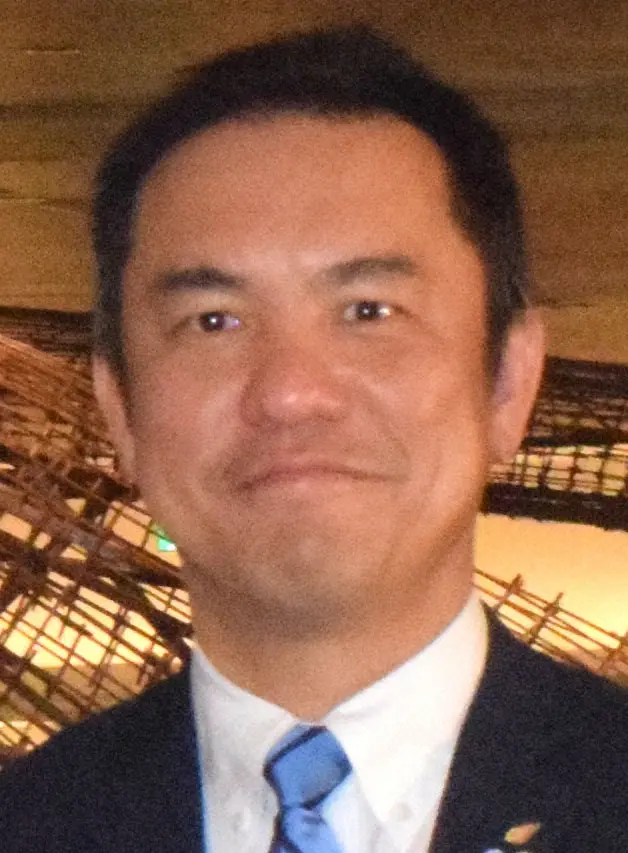 【画像・写真】机に札束バン！鈴木英敬衆院議員　文通費の支給方法に違和感「昭和？サザエさんの世界やな」