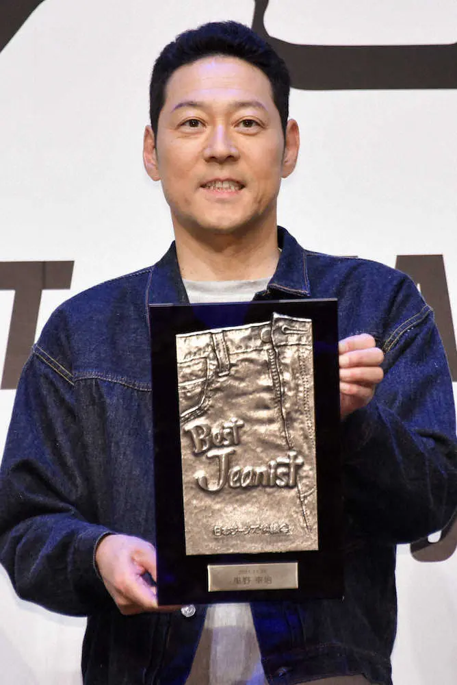 「第38回ベストジーニスト2021」を受賞した東野幸治