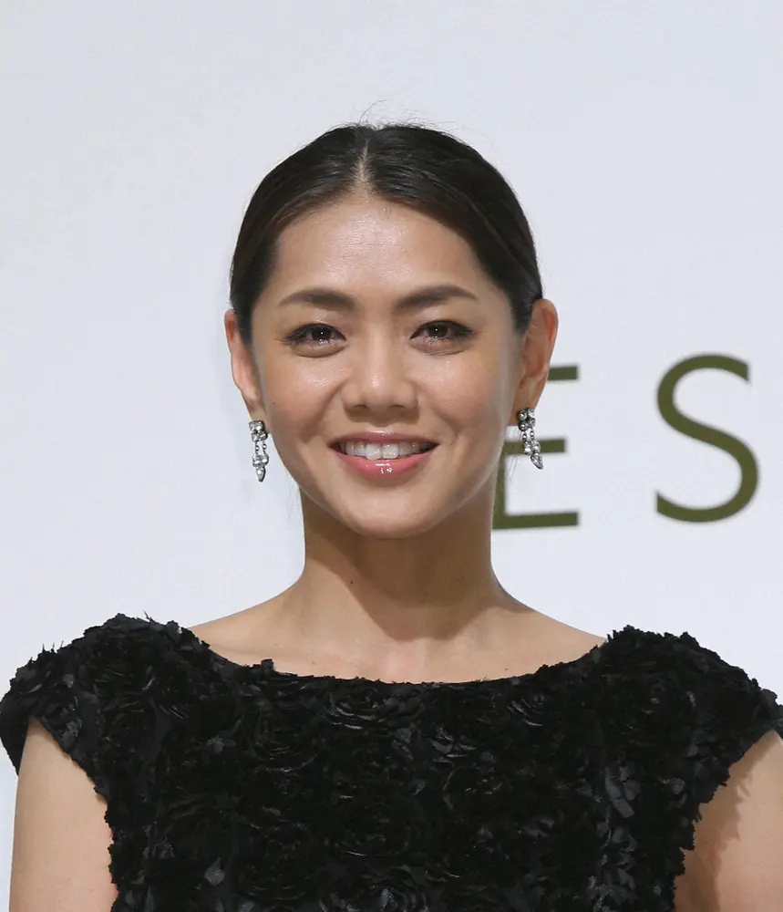 【画像・写真】“奇跡の56歳”前田典子　「素敵な時間」美しいサンセットをバックに夫・日比野玲と夫婦ショット披露