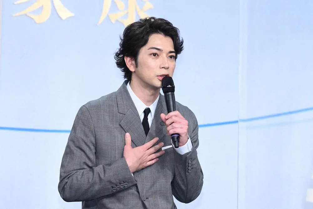 【画像・写真】23年大河「どうする家康」松本潤　会見でムロツヨシに“ツッコミ”「非常に話が長いなと思って…」