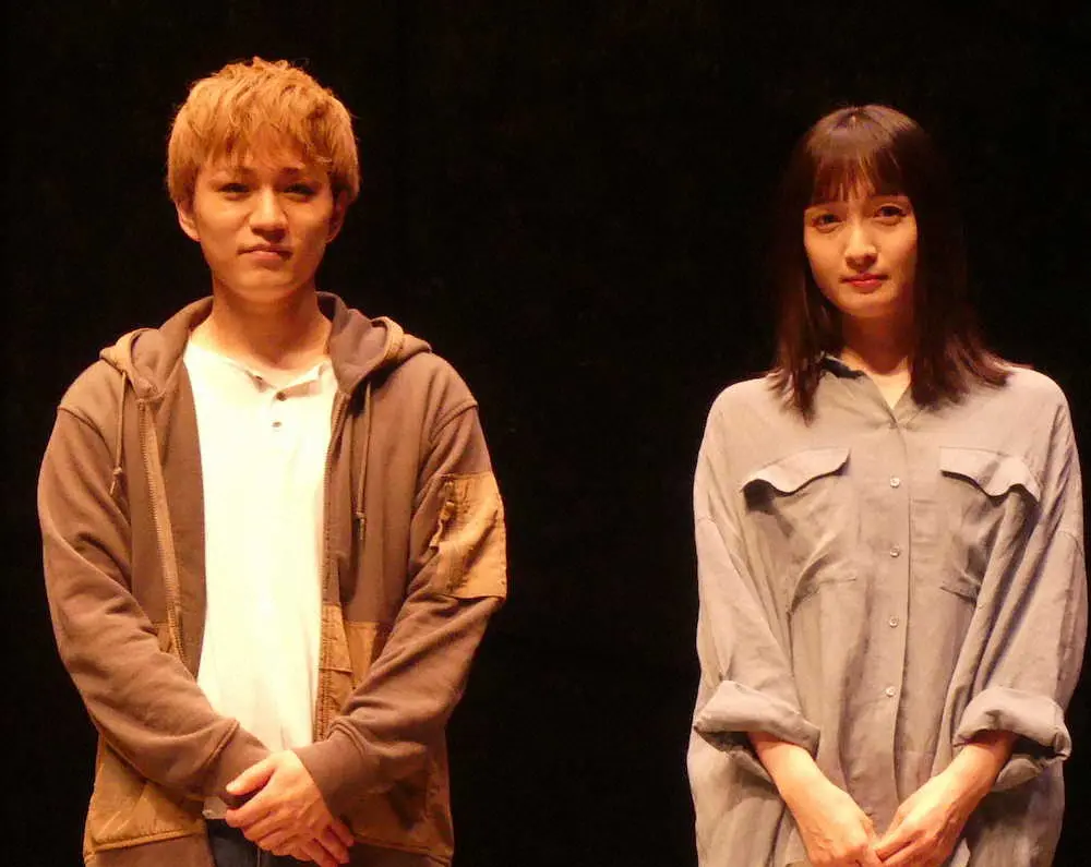 「LUNGS」の東京初日公演を迎えたジャニーズWESTの神山智洋と奥村佳恵