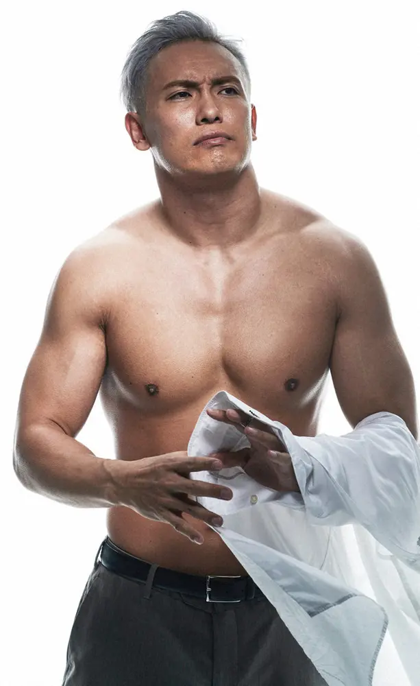 新著で鍛えられた肉体を披露する新日本プロレスのオカダ・カズチカ（C）RyuTamagawa