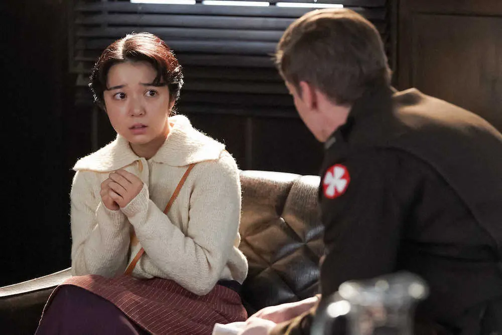 連続テレビ小説 カムカムエヴリバディ で ロバート 村雨辰剛 に英語で語り続ける安子 上白石萌音 C Nhk スポニチ Sponichi Annex 芸能