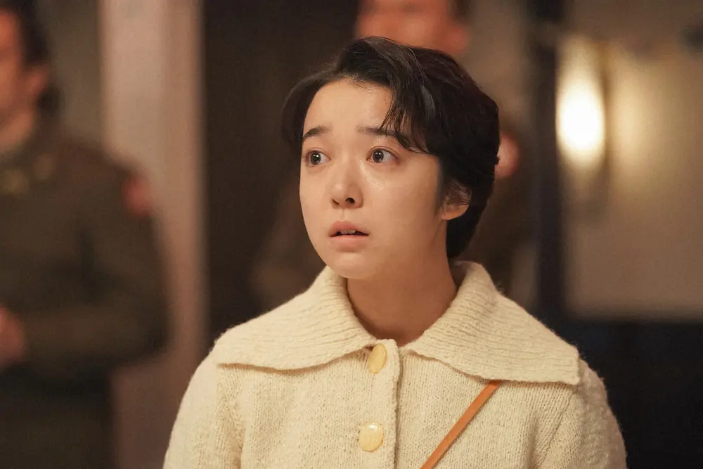 【画像・写真】【明日10日のカムカムエヴリバディ】第30話　シンガーの歌声に涙する安子　将校クラブに招かれた意味に