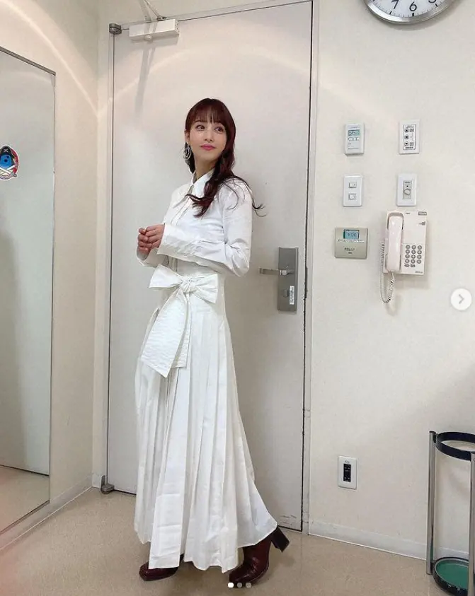 【画像・写真】鷲見玲奈　純白ワンピ姿披露に「天使　最強」「女神様のお姿」「清楚で綺麗ですね」