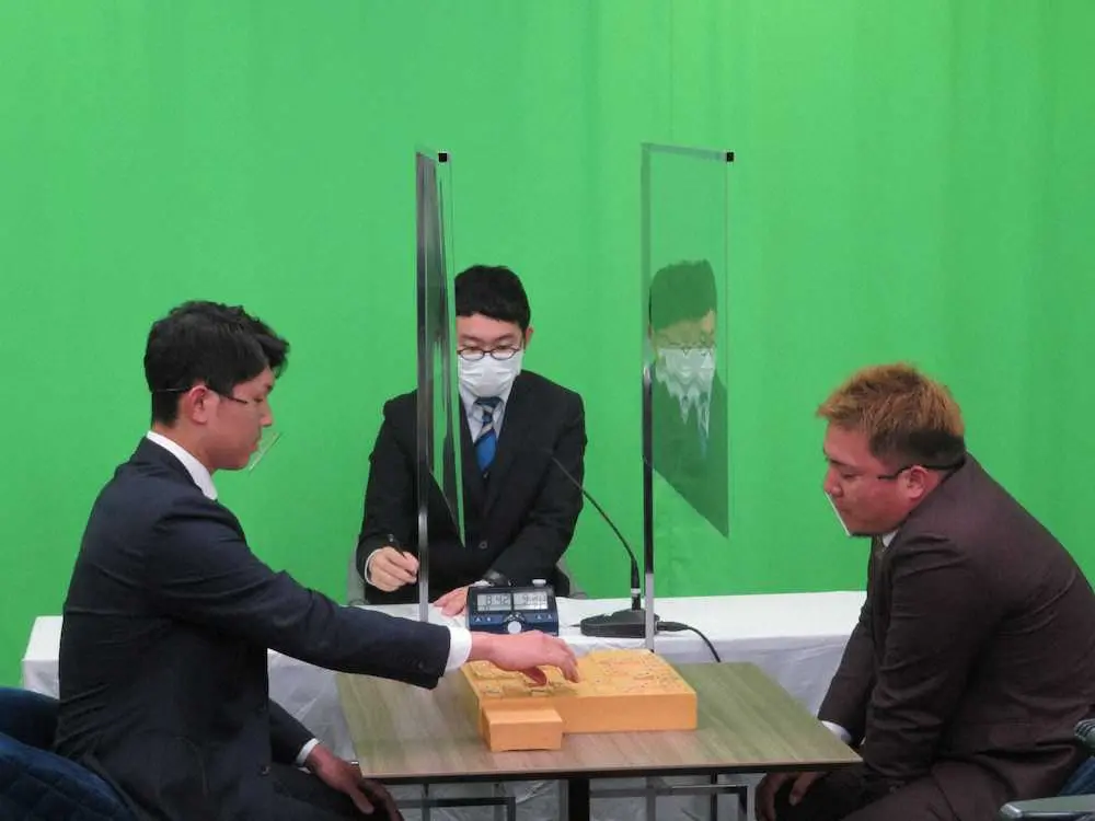 【画像・写真】「球王」は誰の手に?プロ野球最強将棋王決定戦第1局は楽天・西口が西武・山川に勝利　