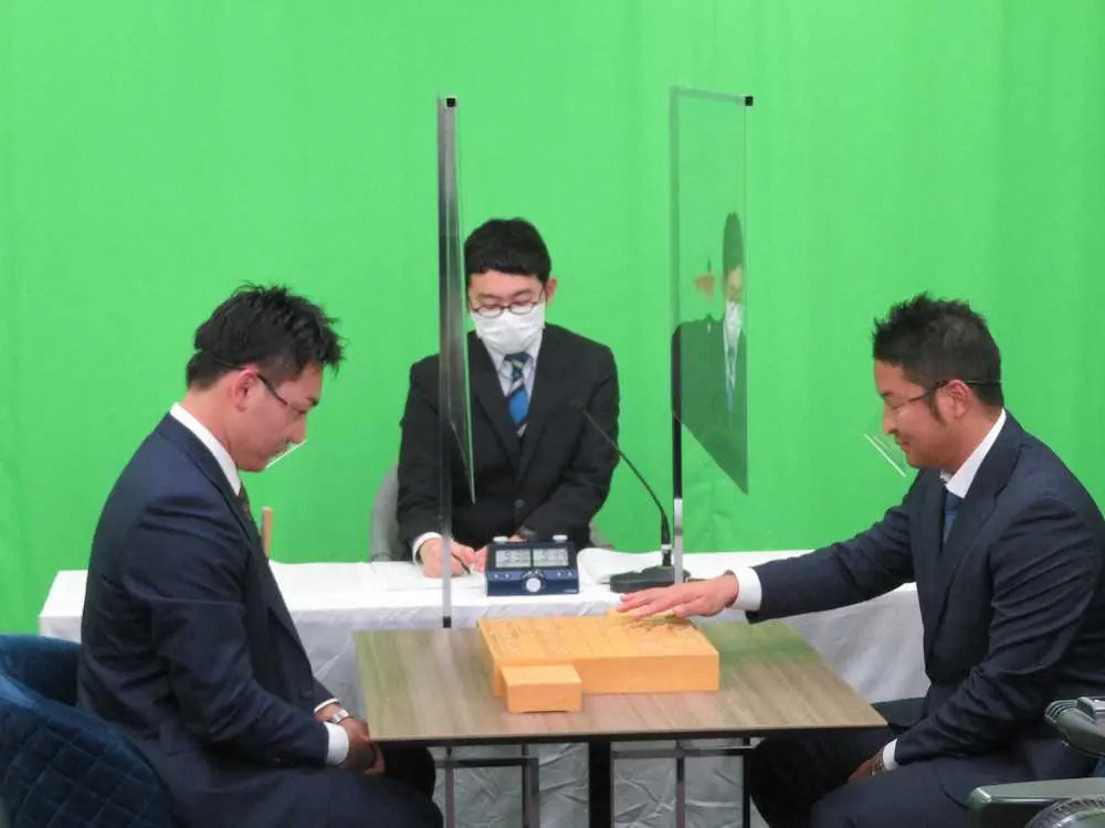 【画像・写真】プロ野球最強将棋王決定戦第2局は嶺井が66手で丸に勝利　戸辺誠七段うなる「素晴らしい攻防」