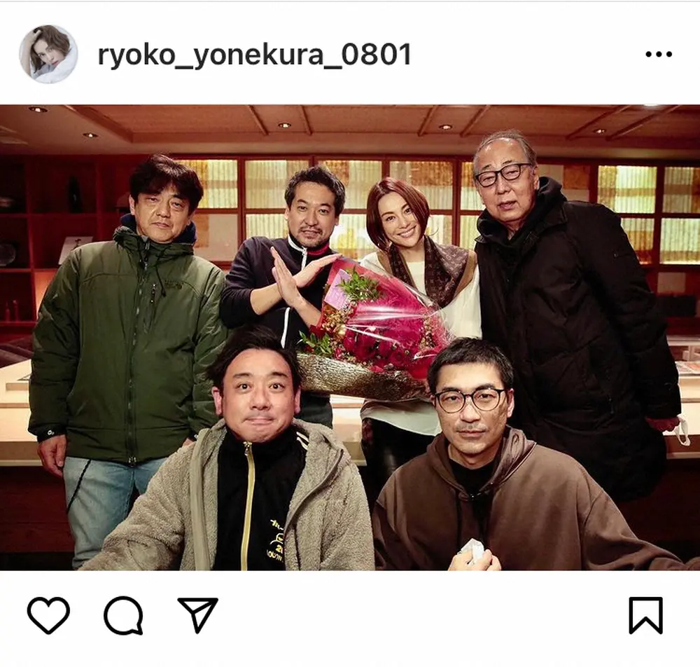 【画像・写真】米倉涼子　監督たち＆“晶さん”岸部一徳との「ドクターX」クランクアップショットで「感謝」