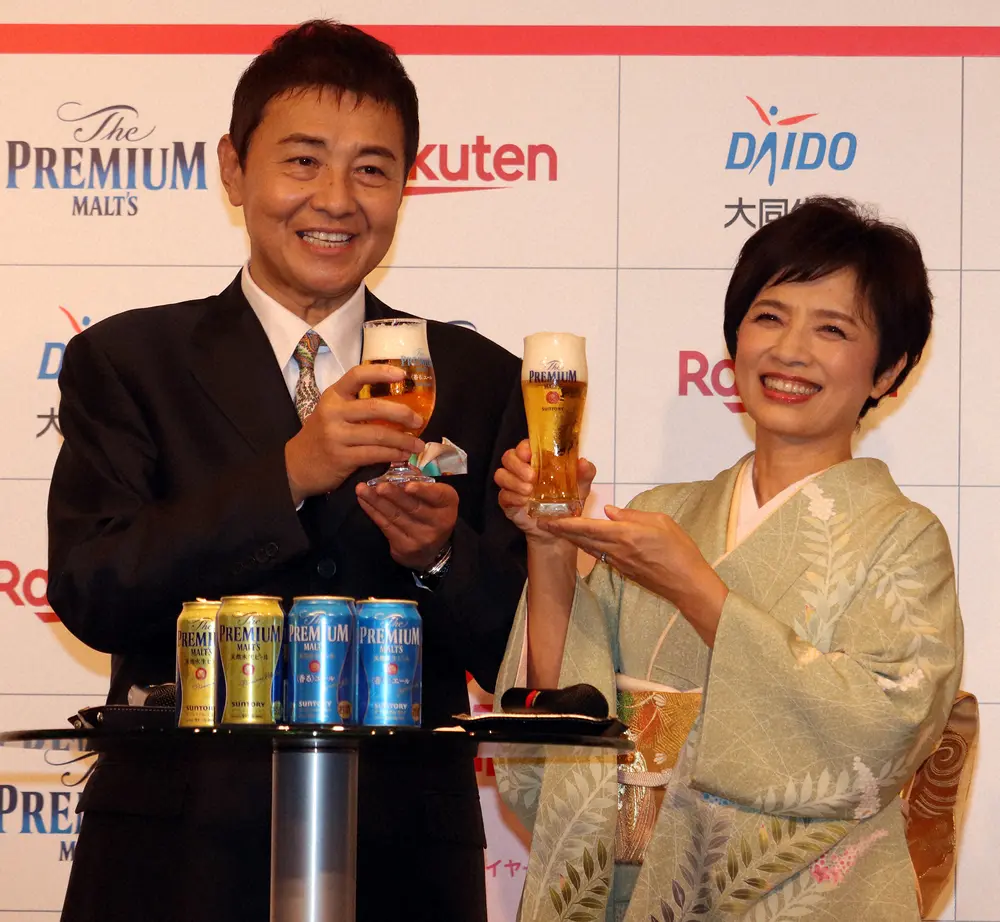 ＜いい夫婦　パートナー・オブ・ザ・イヤー2021＞ビールで乾杯する渡辺徹、榊原郁恵夫妻