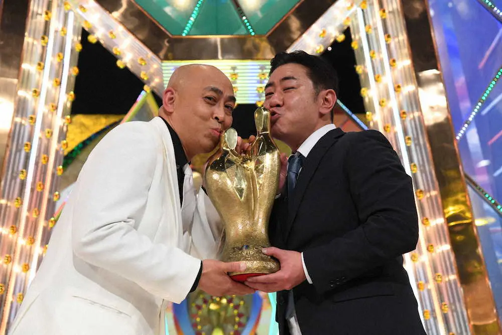 【画像・写真】M―1最年長Vの錦鯉に三村マサカズ、ザコシ、児嶋ら芸人仲間が祝福　山田裕貴、小嶋陽菜ら著名人も感動