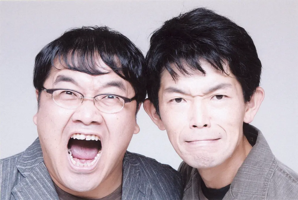 お笑いコンビ「カンニング」の左は竹山隆範、右は中島忠幸さん（2004年撮影）