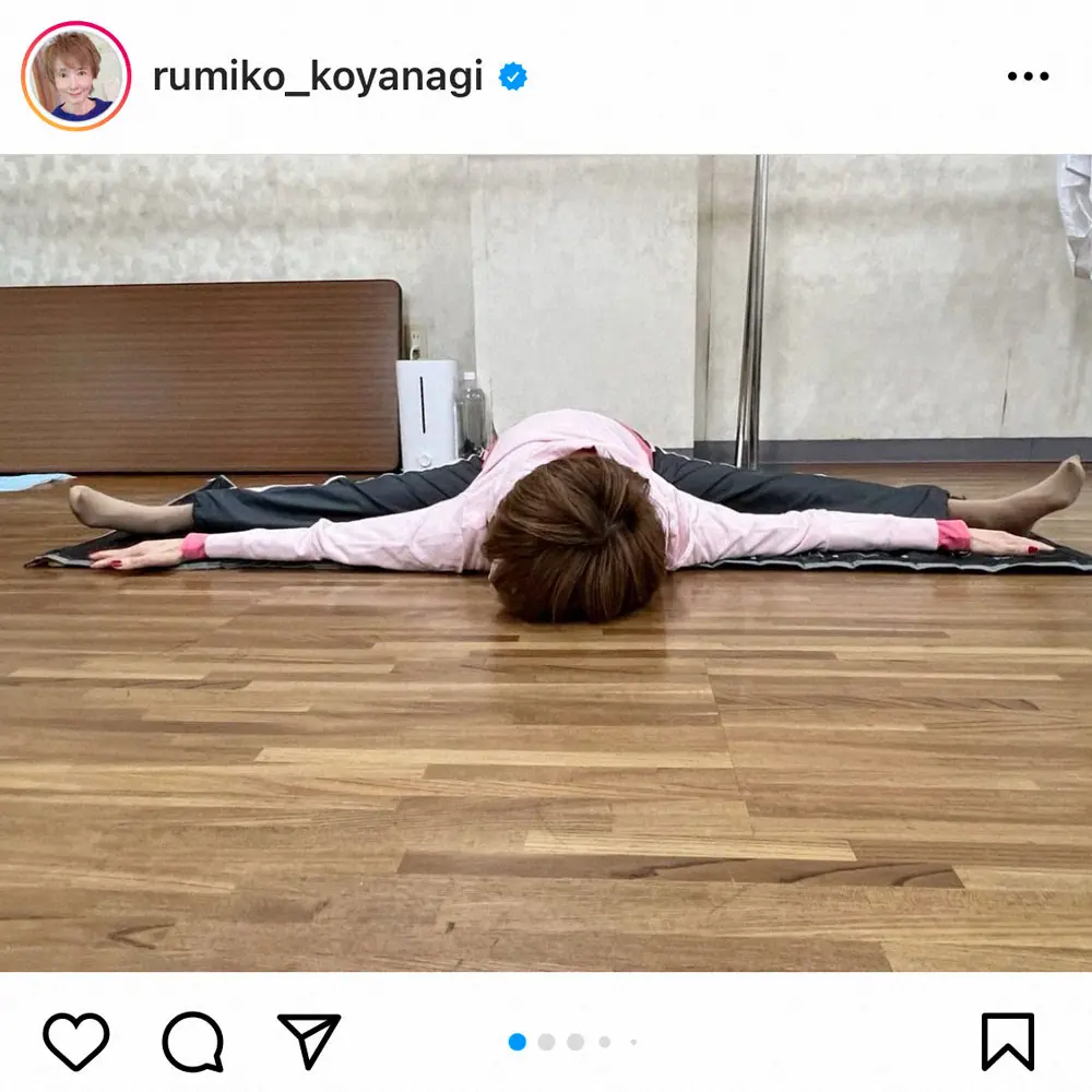 【画像・写真】小柳ルミ子　美の秘けつ!?180度開脚で上体が地面につく柔らかさに「驚異的過ぎ」「リスペクト」