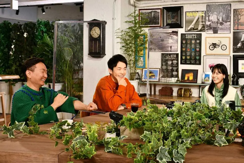 【画像・写真】ABCテレビ「新春！これ余談なんですけど…　全て山内のせいでしたSP」でトークする（左から）かまいたち・山内健司、濱家隆一、西野七瀬