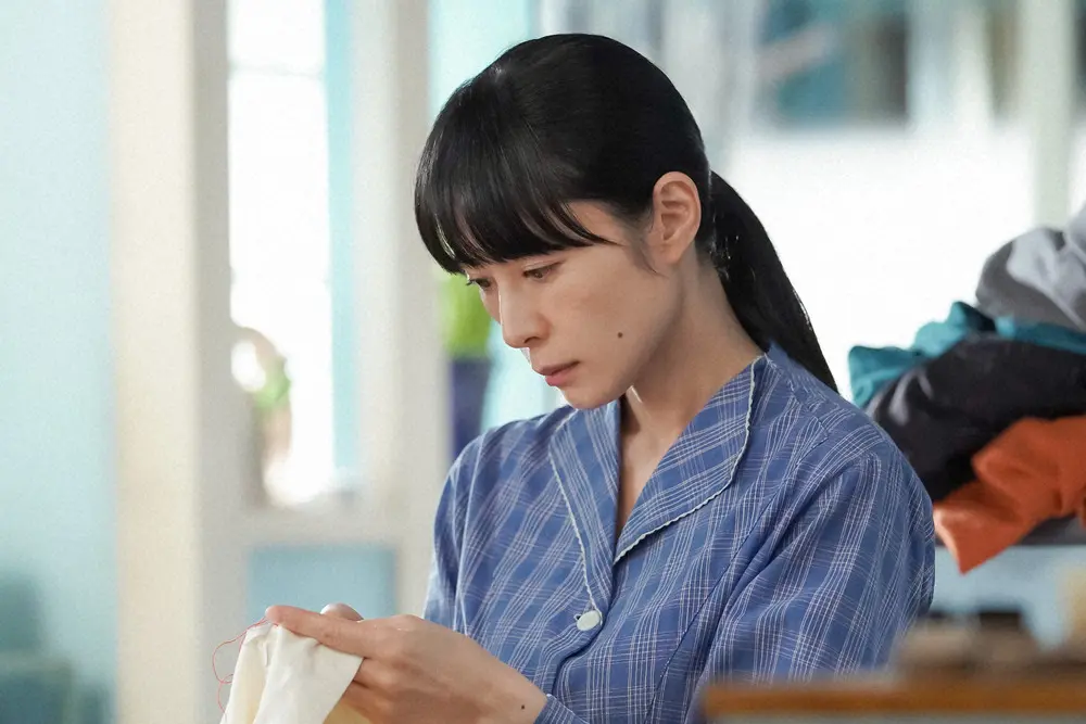 【画像・写真】【明日24日のカムカムエヴリバディ】第40話　クリーニング店で店番をするるい　変わった客が来店し…