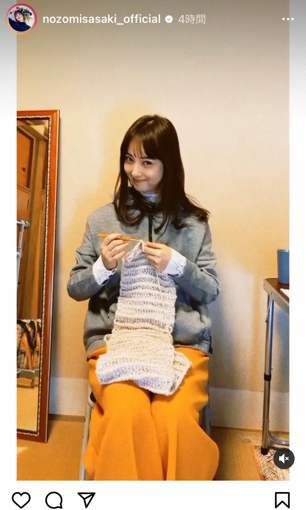 【画像・写真】佐々木希　ドラマ撮影の合間に…マフラーを手編みする姿公開　「器用」「あったかそう」の声