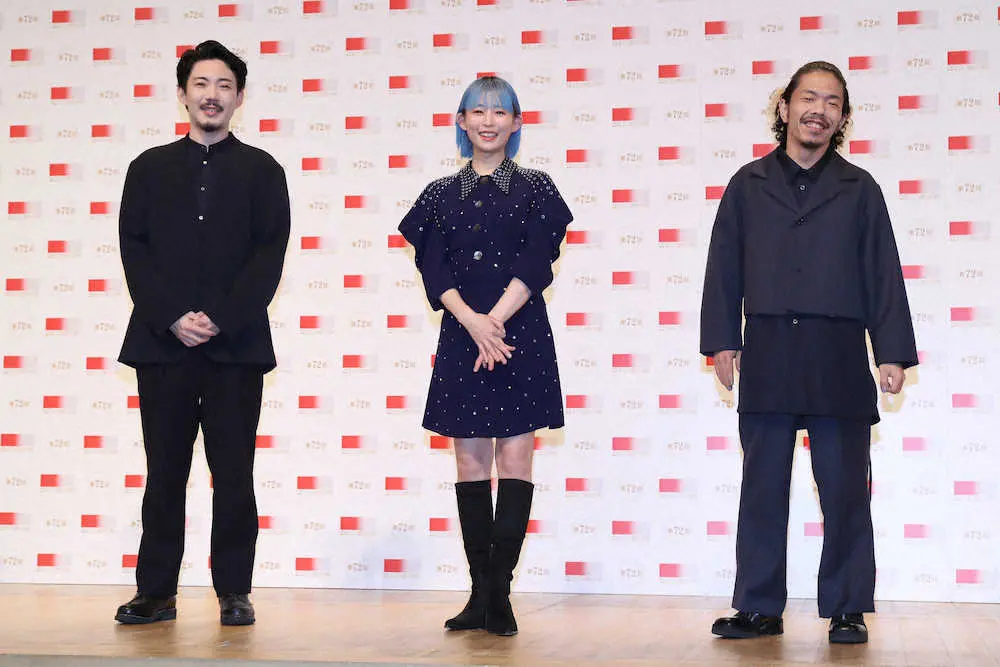 ＜第72回NHK紅白歌合戦リハーサル＞フォトセッションで笑顔を見せるAwesome　City　Clubの（左から）atagi、PORIN、モリシー（撮影・河野　光希）