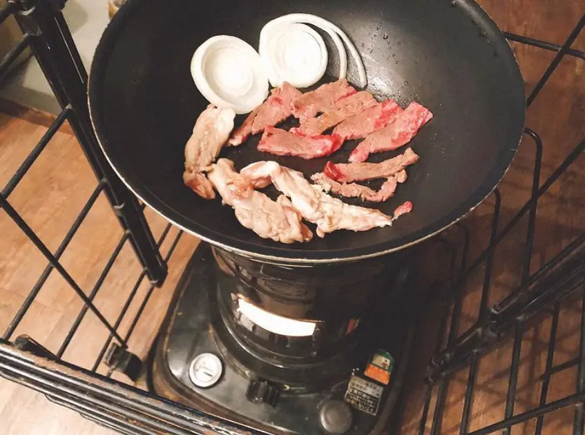 【画像・写真】ヒロシ　“ストーブ焼き肉”披露に「ジューッて音がしてきそう」「美味しそう」「流石です」