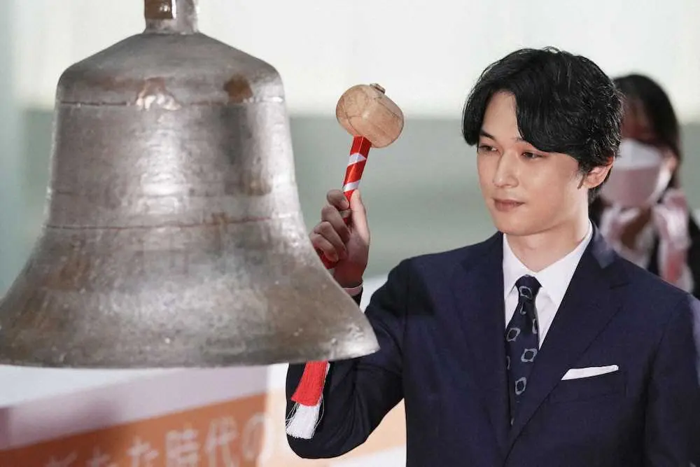 【画像・写真】吉沢亮　大納会で締めくくりの鐘、渋沢栄一の思い届けたい　32年ぶり高値