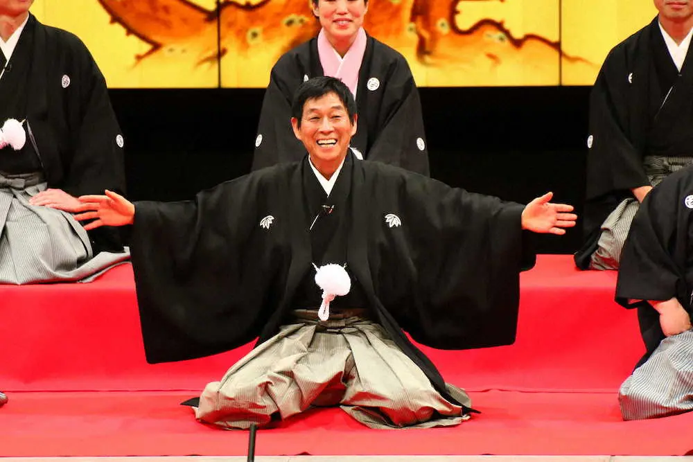 【画像・写真】サービス精神の大盤振る舞い！明石家さんま、40年ぶり正月公演で贈った“笑いのお年玉”