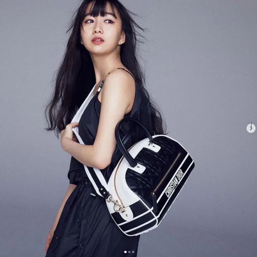 【画像・写真】Cocomi　ノースリーブ姿で「New　Bag」披露に「ナイス・コーデ」「可愛い！！！」