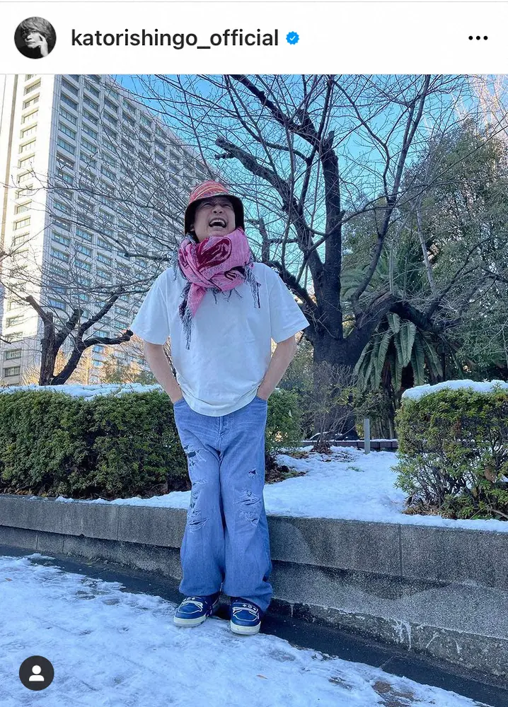 【画像・写真】香取慎吾　「今年もよろしくグラム」雪が残る東京での笑顔の半袖ショットに「元気そうでなにより」の声