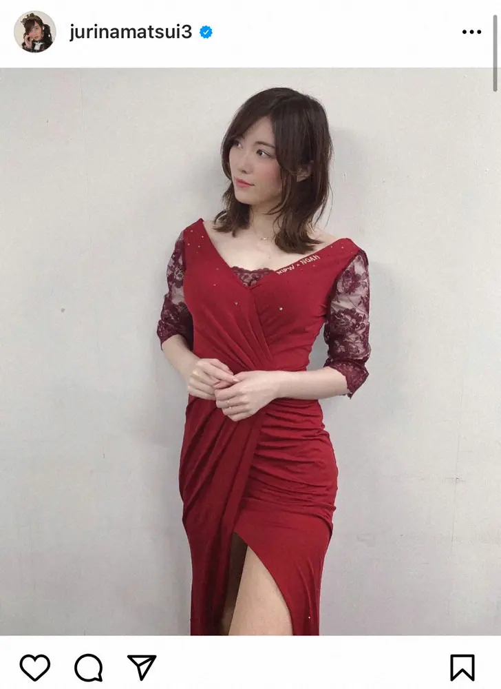 【画像・写真】松井珠理奈　美脚を大胆露出で悩殺！赤のスリットドレス姿3連続投稿に「刺激強すぎ」「セクシーすぎる」