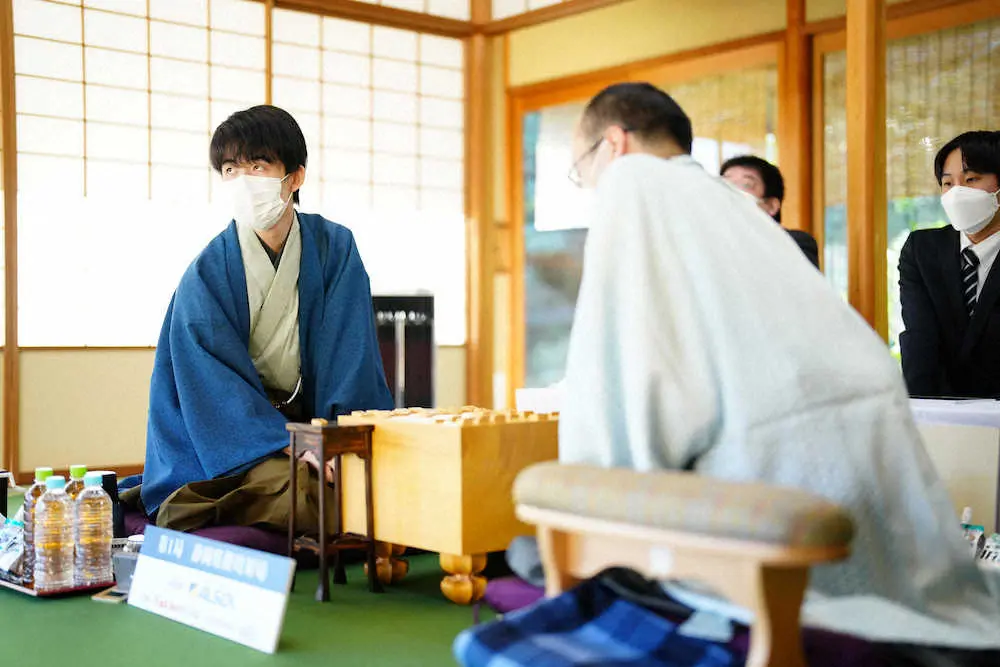 【画像・写真】渡辺王将に藤井竜王が挑む王将戦　第1局始まる　竜王が先手2六歩　戦型は相掛かり