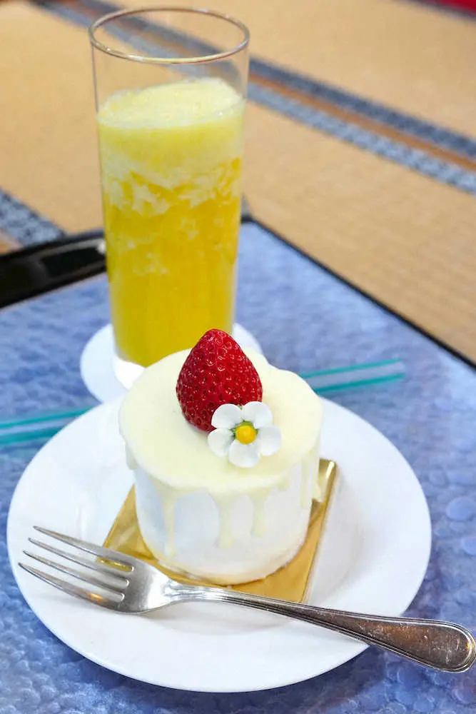 藤井竜王の午後のおやつ、パイナップルジュースと「掛川紅ほっぺのショートケーキ」