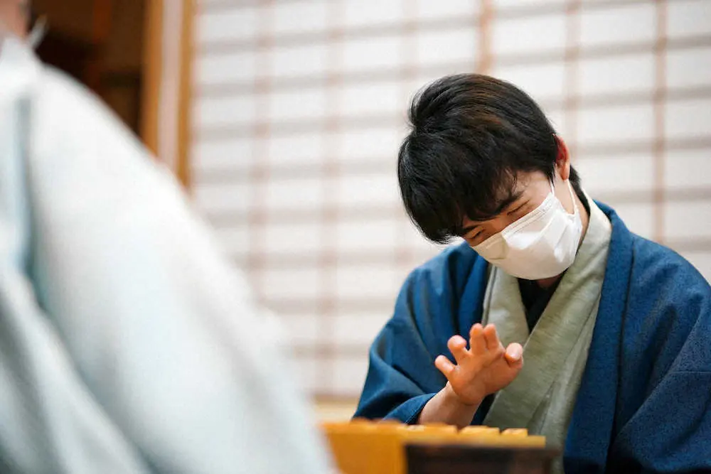 【画像・写真】藤井竜王、王将戦七番勝負壮絶ねじり合い制し先勝！最年少5冠へ好発進　渡辺王将“無敗の地”で敗れる