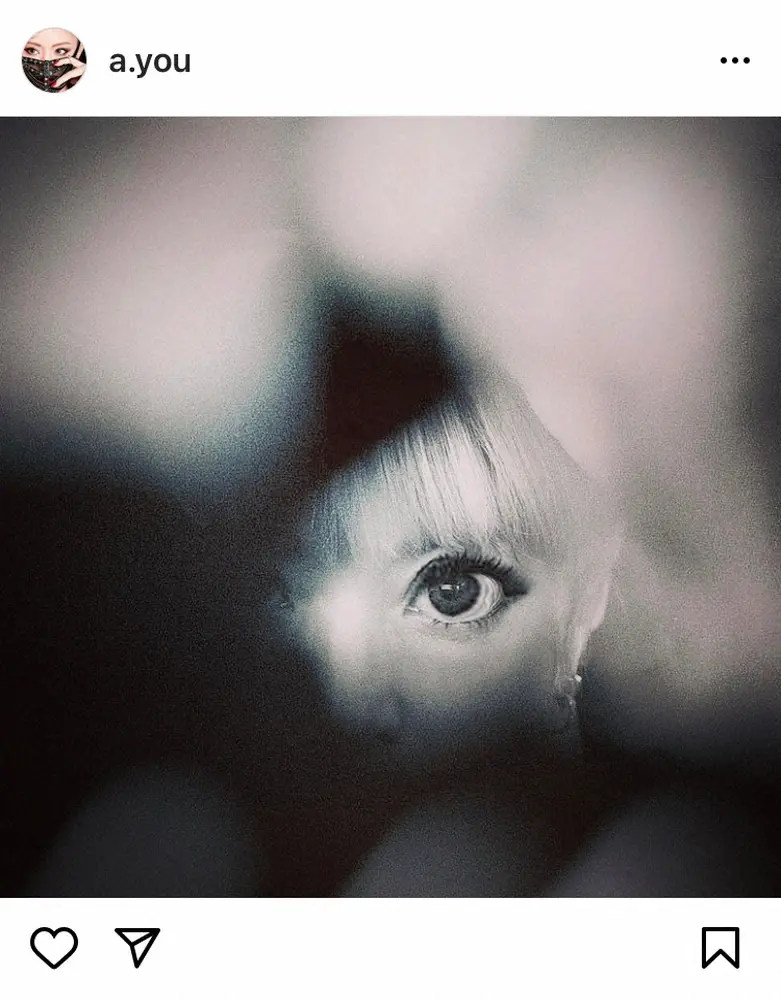 【画像・写真】浜崎あゆみ　鋭い目のモノクロ写真とともに　ステージへ向かう思いつづる「私は完全に孤独と戦ってる」