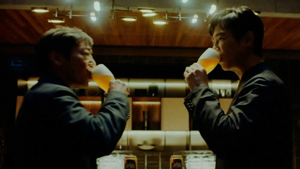 サントリービールの新CMでCM初共演する香川照之（左）と堺雅人