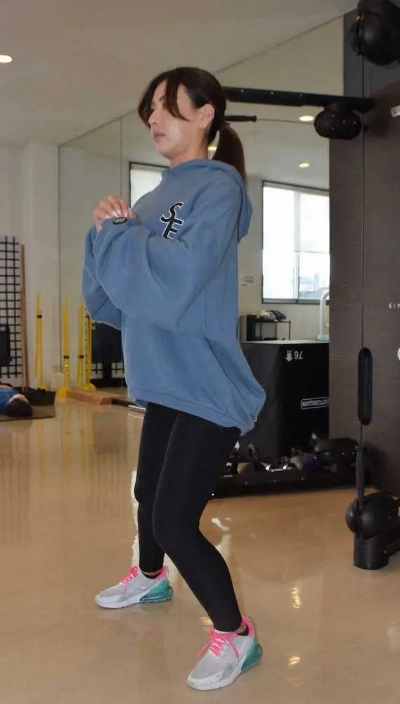 【画像・写真】FM新潟パーソナリティー・酒井春奈　スッキリ美脚に、内腿とお尻に効く「サイドランジ」