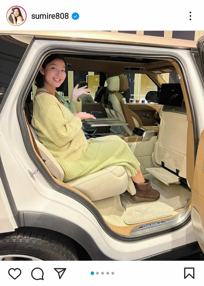【画像・写真】すみれ　招待された高級外車展示会で最新ショット披露　豪華な車内空間も公開