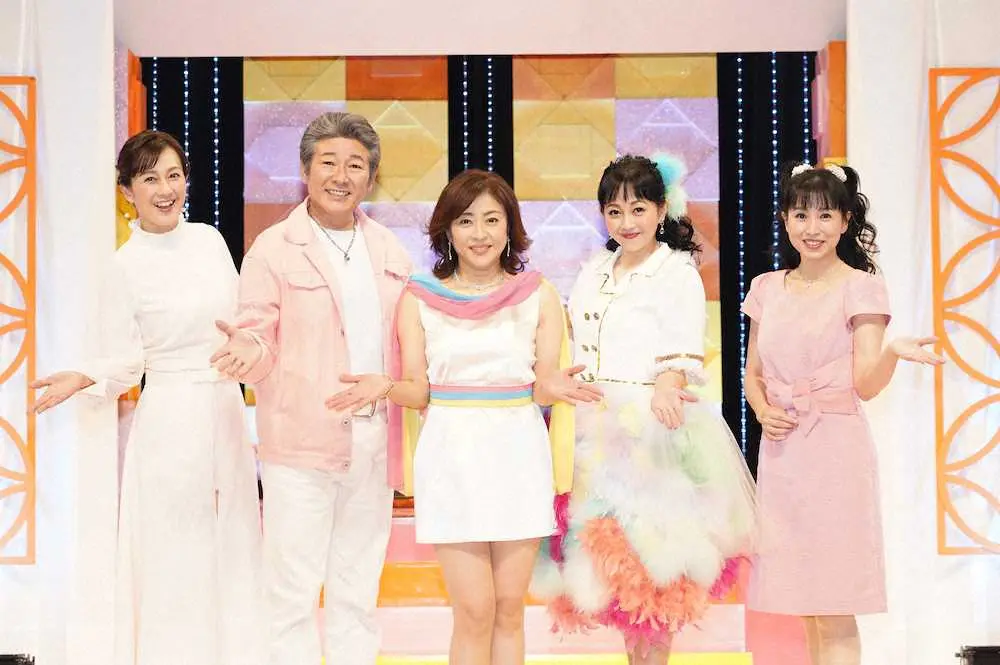 ＜80年代の人気アイドルが集うコンサートに出演した（左から）森尾由美、布川敏和、松本明子、浅香唯、西村知美