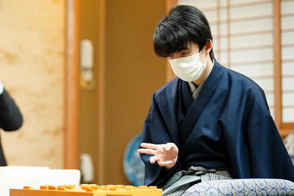 【画像・写真】藤井竜王2連勝！史上4人目の5冠へ前進　渡辺王将、王将戦初の開幕連敗　藤井竜王「激しい展開だった」