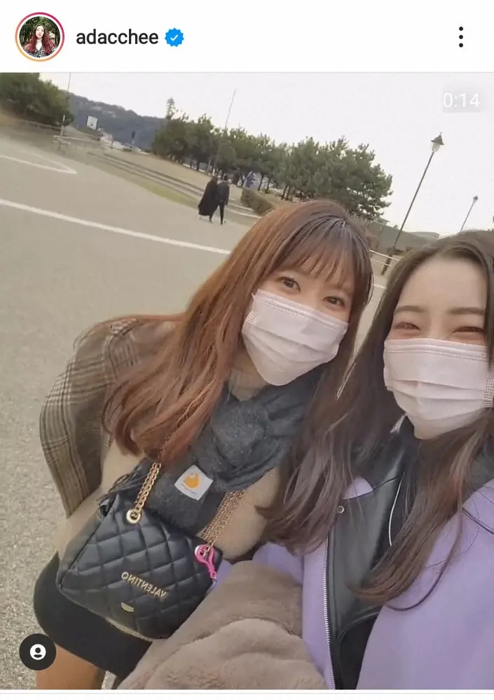 【画像・写真】足立梨花　「HAPPY　GIRLですね」カラフルミニスカで美脚披露「可愛さ全開」「太もも最高」の声