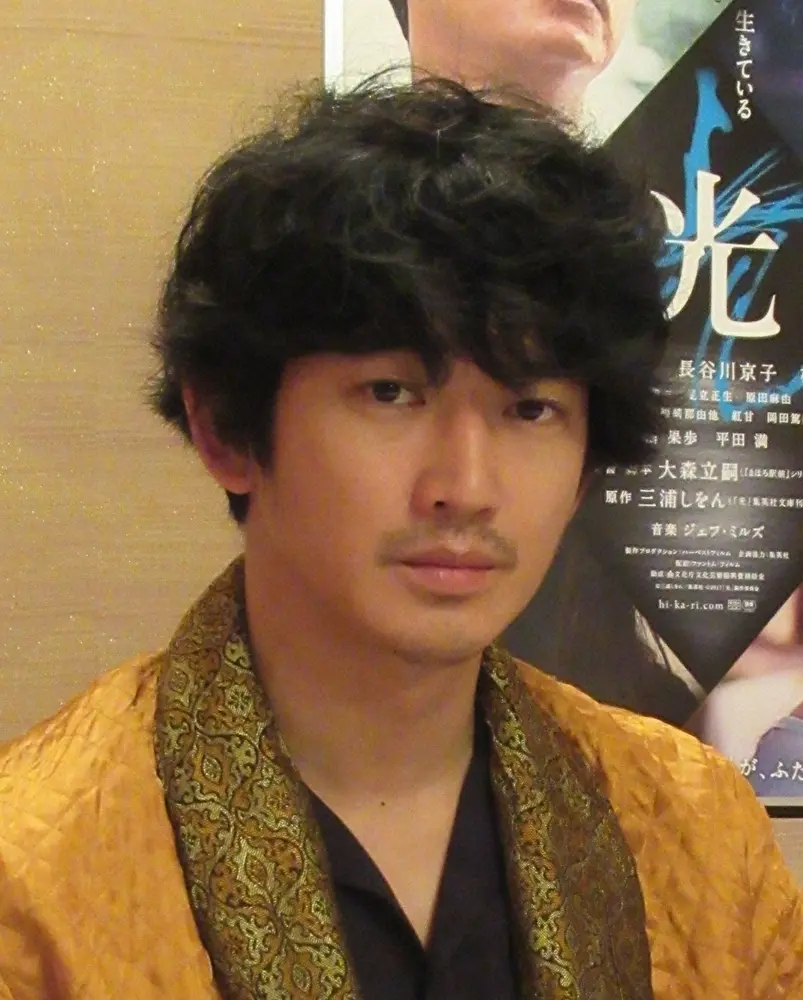 永山瑛太「どっちが好みですか？」 2枚のオリジナルTシャツ披露に 
