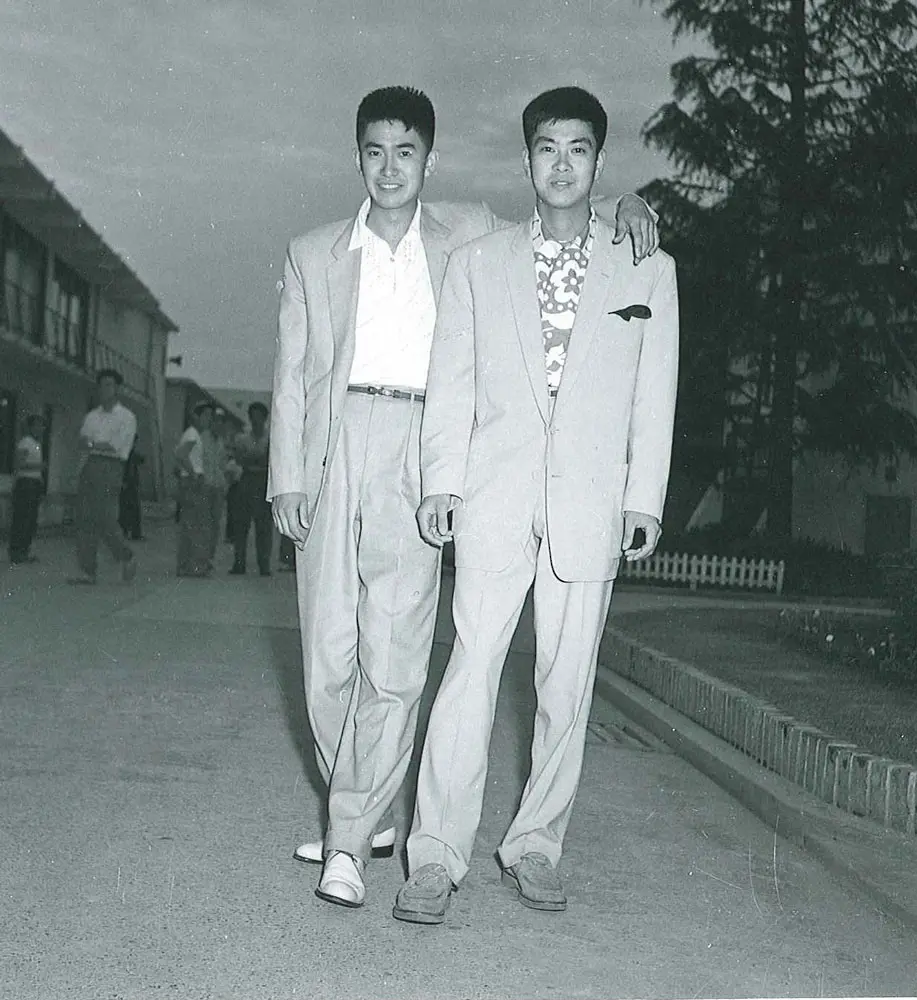 若かりし頃の石原慎太郎さん（左）と裕次郎さん