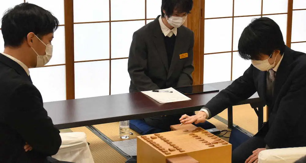 【画像・写真】藤井竜王が阿久津八段下し9勝目　単独首位を守る　第80期順位戦B級1組12回戦