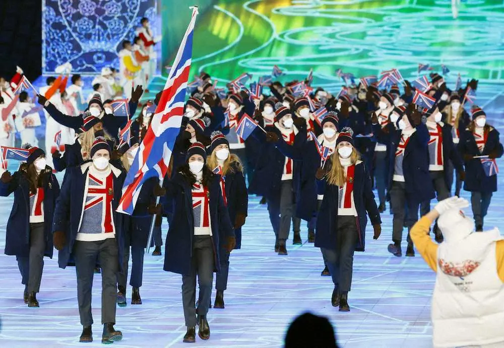 北京冬季五輪の開会式で入場行進する英国選手団