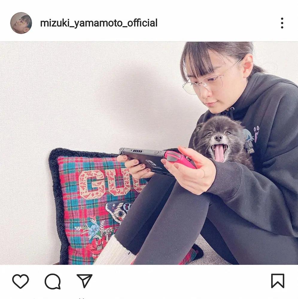 【画像・写真】山本美月　おうちモードで真剣ゲーム姿披露に「メガネ姿が知的」「かわいー」の声