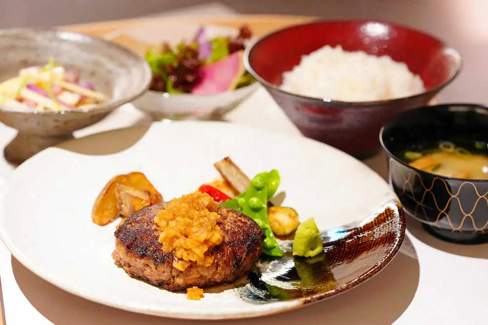 【画像・写真】藤井竜王　200グラムハンバーグぺろり、渡辺王将は新タイプ親子丼で英気