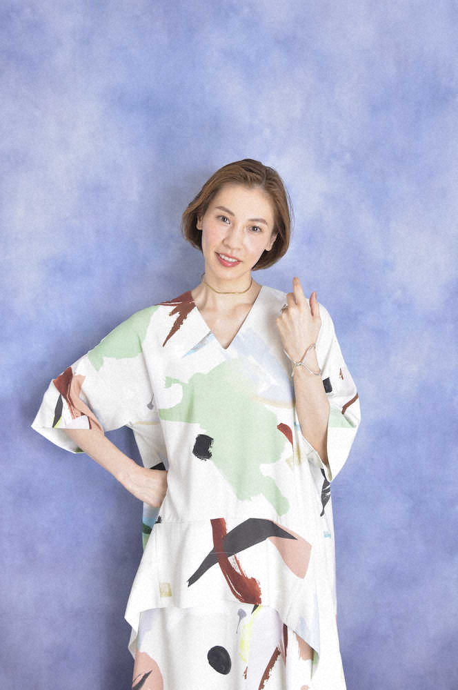 【画像・写真】OG・瀬戸かずや　“花組のアニキ”が“キレイなお姉さん”に…退団後初コンサートで新境地を