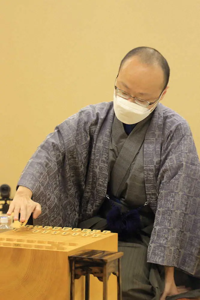 【画像・写真】渡辺棋王　永瀬王座との棋王戦第2局始まる　戦型は相掛かり　昼食休憩までに54手進む