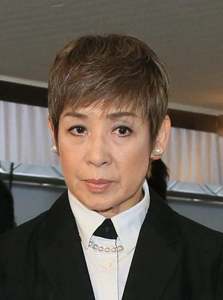 今陽子 西郷輝彦さん訃報にショック 凄く優しく接してくださった 笑顔の2ショットも公開 スポニチ Sponichi Annex 芸能